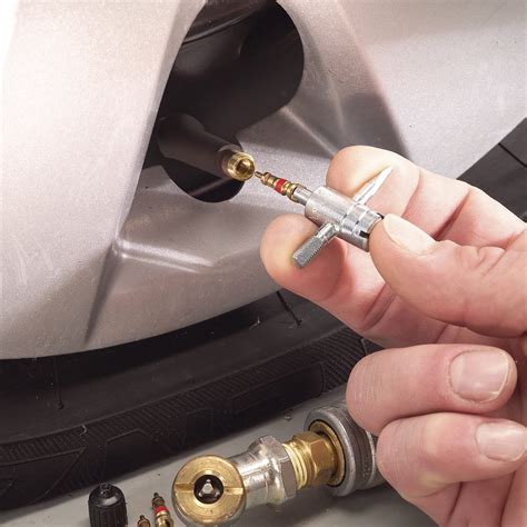 Fix a Leaking Tire Valve Stem in 5 Minutes。